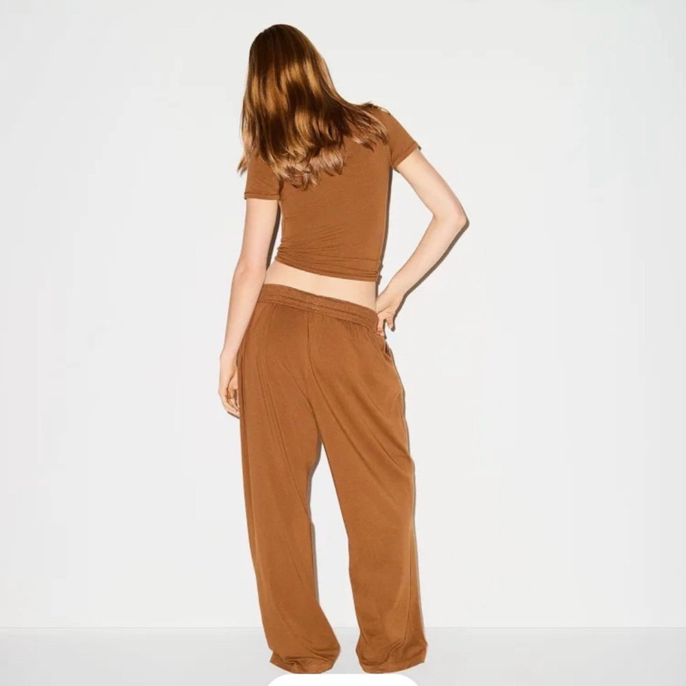 NWT SKIMS Wide-Leg Lounge Pants in Chai - Picture 2 of 7